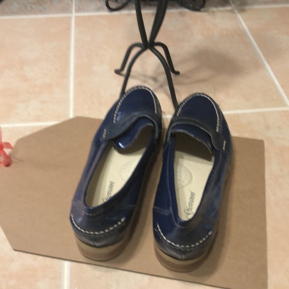 Patent leather shoe - Picture 3 of 5